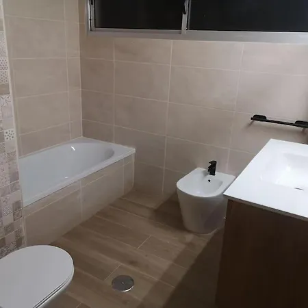 Mari: Area Private With Shared Baths * La Laguna (Tenerife)