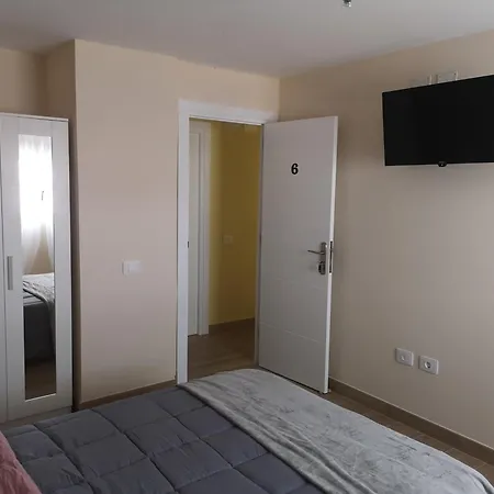 Mari: Area Private With Shared Baths La Laguna (Tenerife)