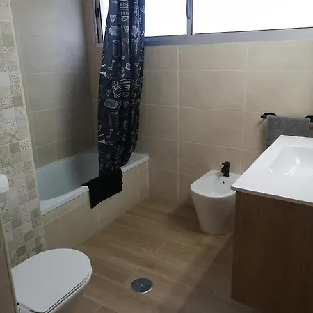 Gasthuis Mari En La Laguna, Alquiler Privada En Hostal, 6 Cerca De La Universidad Y Aeropuerto Norte, 3 Banos Compartidos *