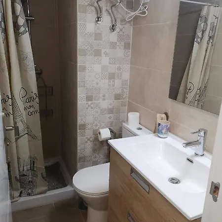 Mari En La Laguna, Alquiler Privada En Hostal, 6 Cerca De La Universidad Y Aeropuerto Norte, 3 Banos Compartidos