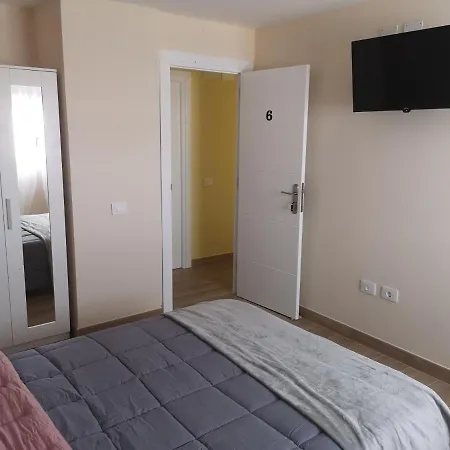 Gasthuis Mari En La Laguna, Alquiler Privada En Hostal, 6 Cerca De La Universidad Y Aeropuerto Norte, 3 Banos Compartidos