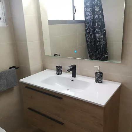 Gasthuis Mari En La Laguna, Alquiler Privada En Hostal, 6 Cerca De La Universidad Y Aeropuerto Norte, 3 Banos Compartidos