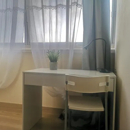 Mari En La Laguna, Alquiler Privada En Hostal, 6 Cerca De La Universidad Y Aeropuerto Norte, 3 Banos Compartidos * La Laguna (Tenerife)