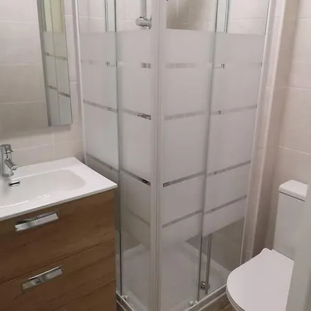 Mari En La Laguna, Alquiler Privada En Hostal, 6 Cerca De La Universidad Y Aeropuerto Norte, 3 Banos Compartidos * La Laguna (Tenerife)