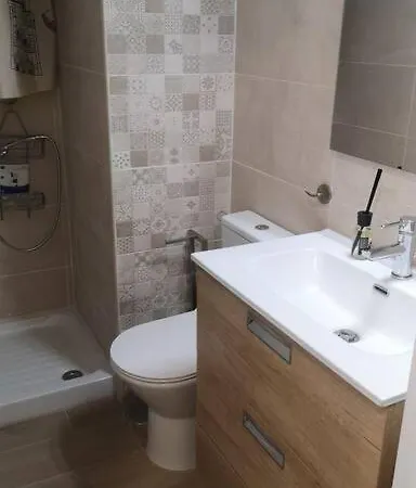 Gasthuis Mari En La Laguna, Alquiler Privada En Hostal, 6 Cerca De La Universidad Y Aeropuerto Norte, 3 Banos Compartidos